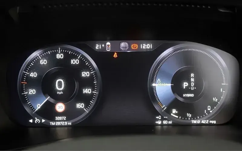 Used Volvo XC40 Plus 211 HP (155 kW) 2023 Silver SUV