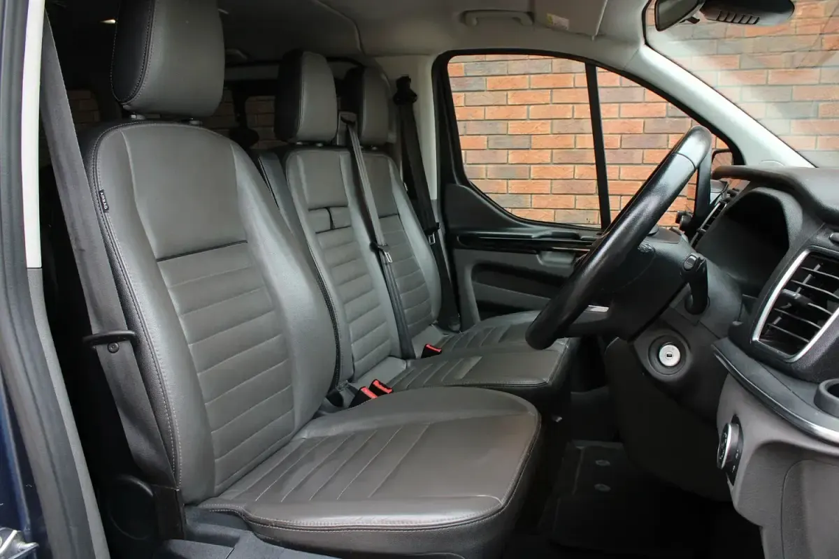 Used Ford Tourneo Titanium 130 HP (95 kW) 2022 Blue MPV