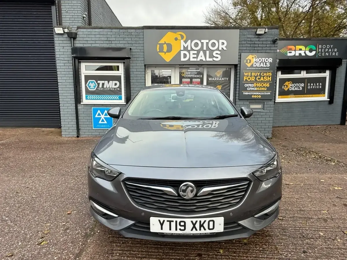 Used Vauxhall Insignia SRi 136 HP (100 kW) 2019 Grey Hatchback