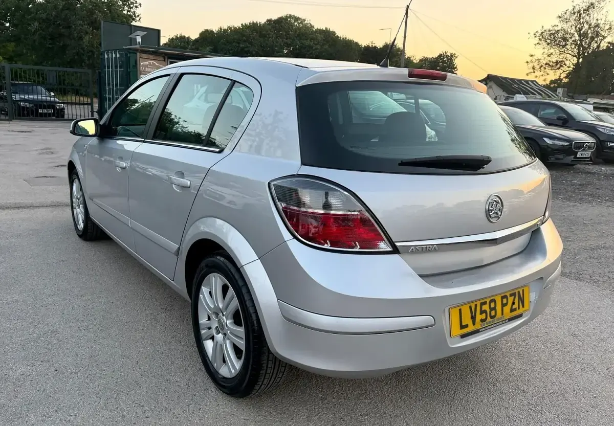 Used Vauxhall Astra Elite 138 HP (101 kW) 2008 Silver Hatchback