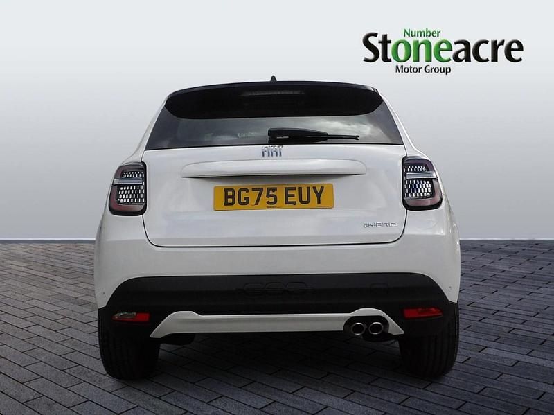 New Fiat 600 136 HP (100 kW) 2025 White Hatchback