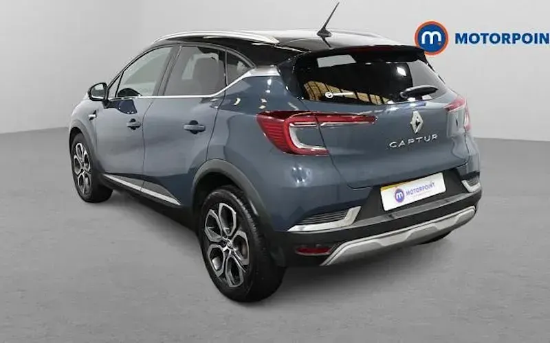 Used Renault Captur SE 140 HP (102 kW) 2022 Blue/black SUV