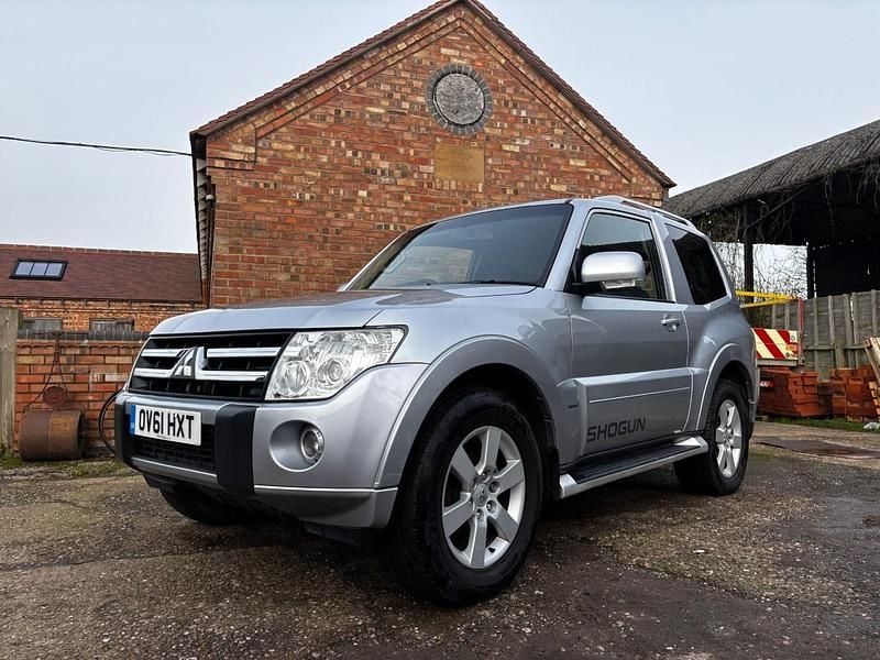Used Mitsubishi Shogun 197 HP (144 kW) 2011 Silver SUV