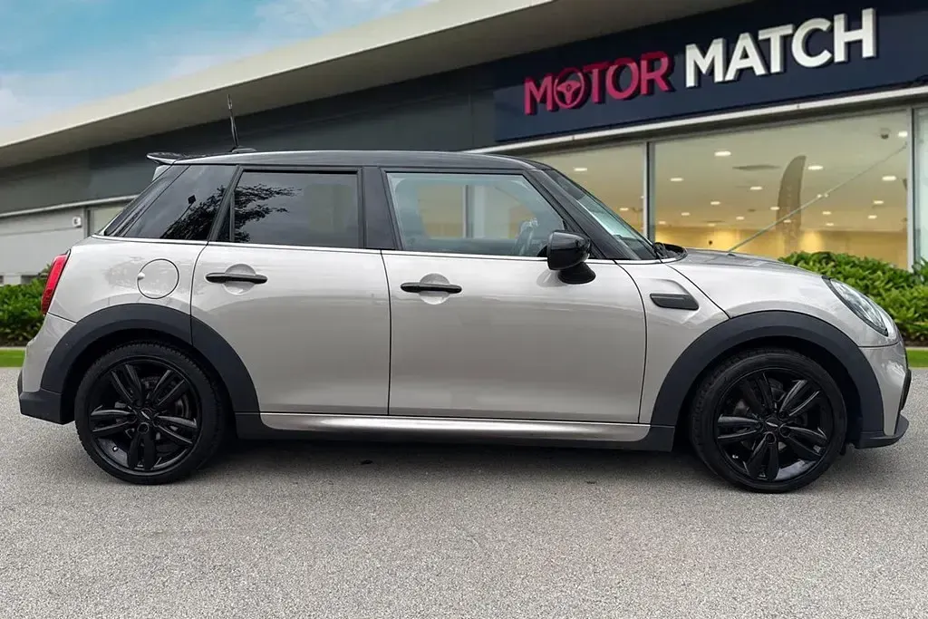 Usado Mini Cooper Hatch 2021 Cinzento Citadino