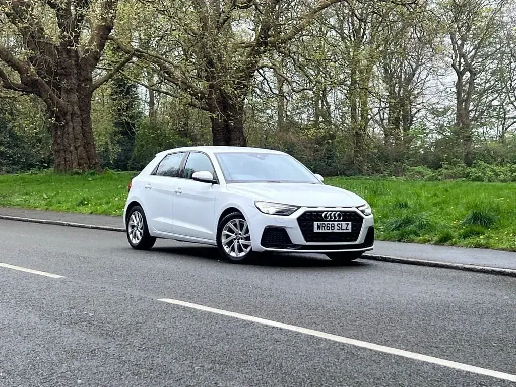 Usado Audi A1 Sportback Sport 116 HP (85 kW) 2018 Branco Citadino