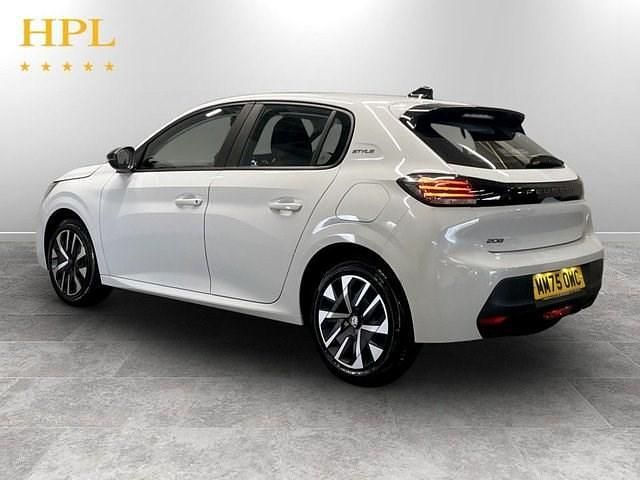 Used Peugeot 208 Style 100 HP (73 kW) 2025 White Hatchback