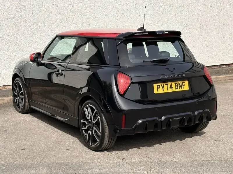 Used Mini Cooper Hatch 154 HP (113 kW) 2024 Black Hatchback