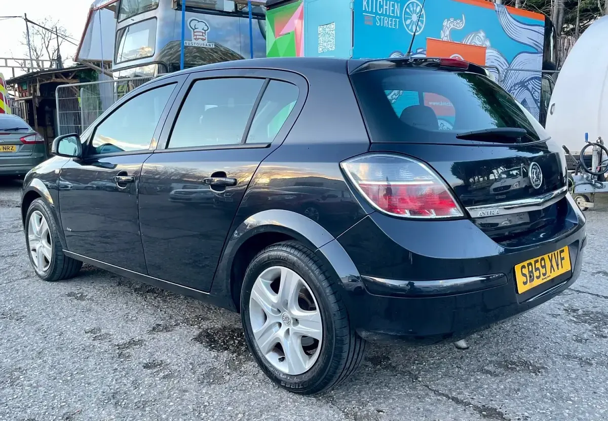 Used Vauxhall Astra Active 88 HP (64 kW) 2009 Black Hatchback