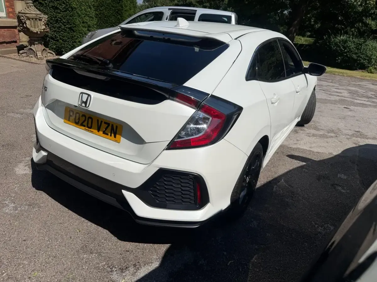 Used Honda Civic SR 126 HP (92 kW) 2020 White Hatchback