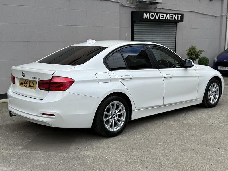 Begagnad BMW 320 Efficient Dynamics 2015 Vit Sedan