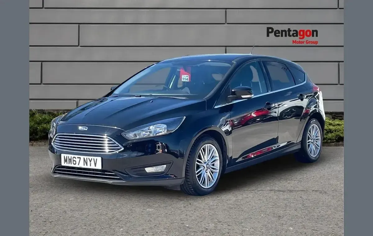 Used Ford Focus Zetec 123 HP (90 kW) 2017 Black Hatchback