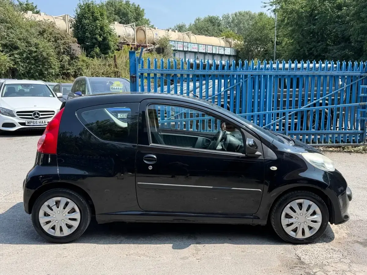 Used Peugeot 107 68 HP (50 kW) 2008 Black Hatchback