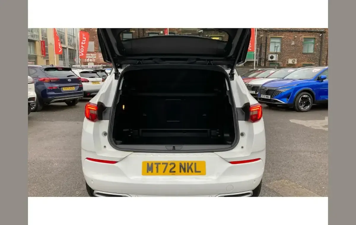 Used Vauxhall Grandland X Ultimate 130 HP (95 kW) 2022 White SUV