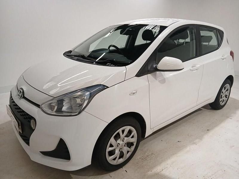 Used Hyundai i10 SE 67 HP (49 kW) 2018 White Hatchback