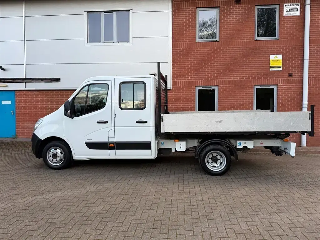 Used Vauxhall Movano 145 HP (106 kW) 2017 White MPV