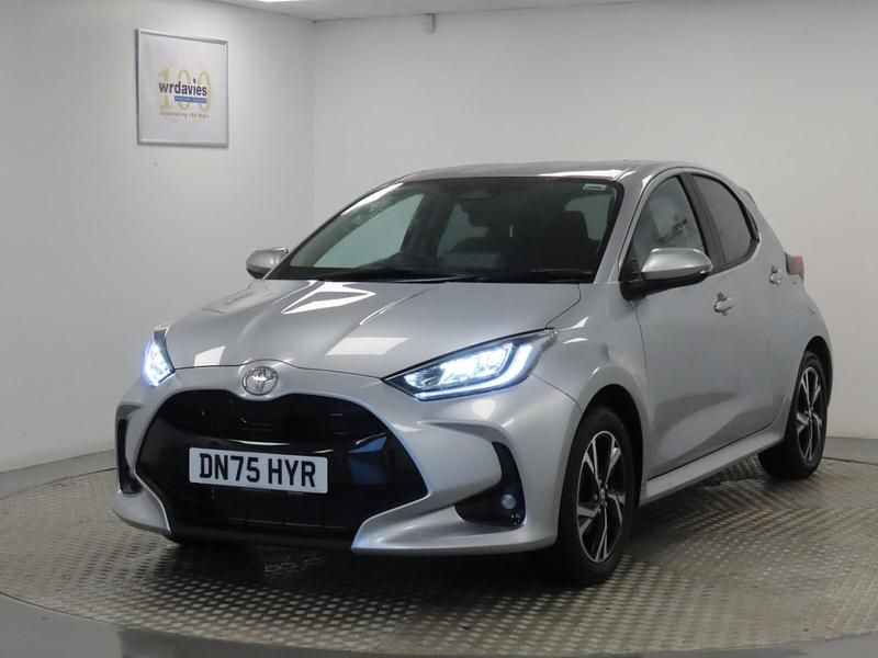 New Toyota Yaris Hybrid Design 116 HP (85 kW) 2025 Silver Hatchback