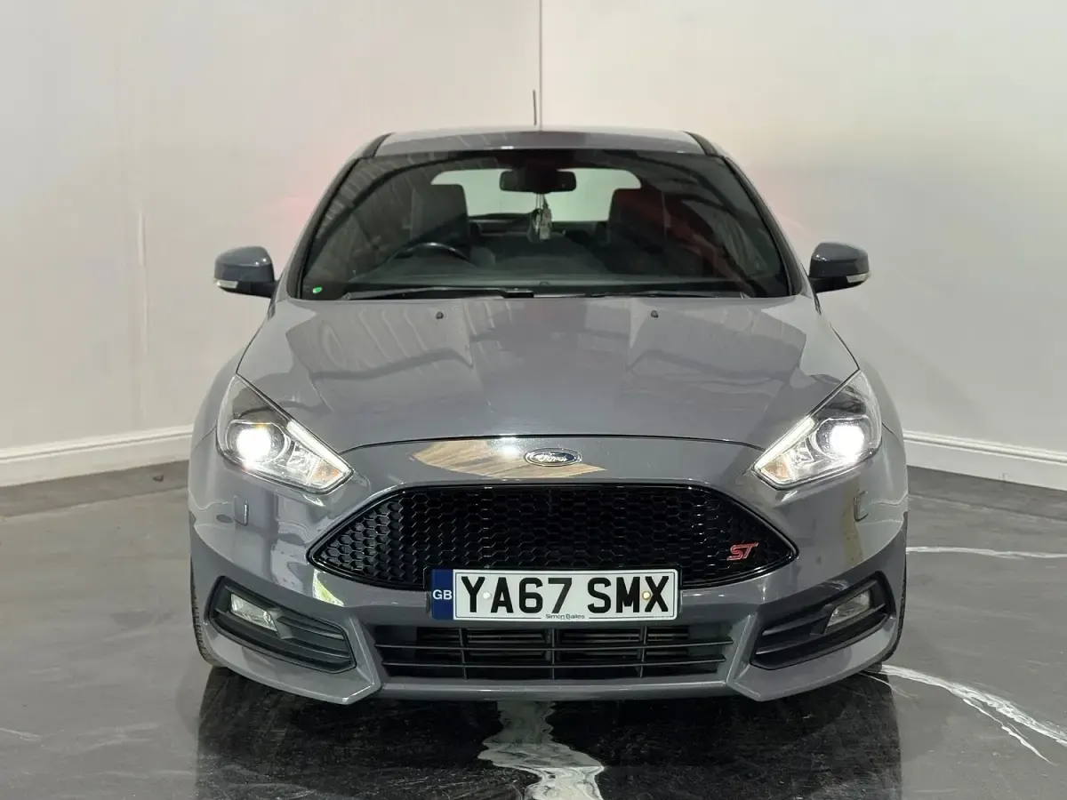 Used Ford Focus ST 250 HP (183 kW) 2017 Grey Hatchback