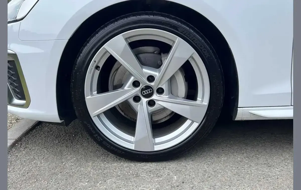 Used Audi A4 S-Line 200 HP (147 kW) 2024 White Estate