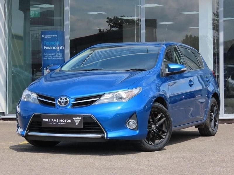 Blue Used 2015 Toyota Auris Plus Hatchback | £5,999 (Good price) - Image 1/4