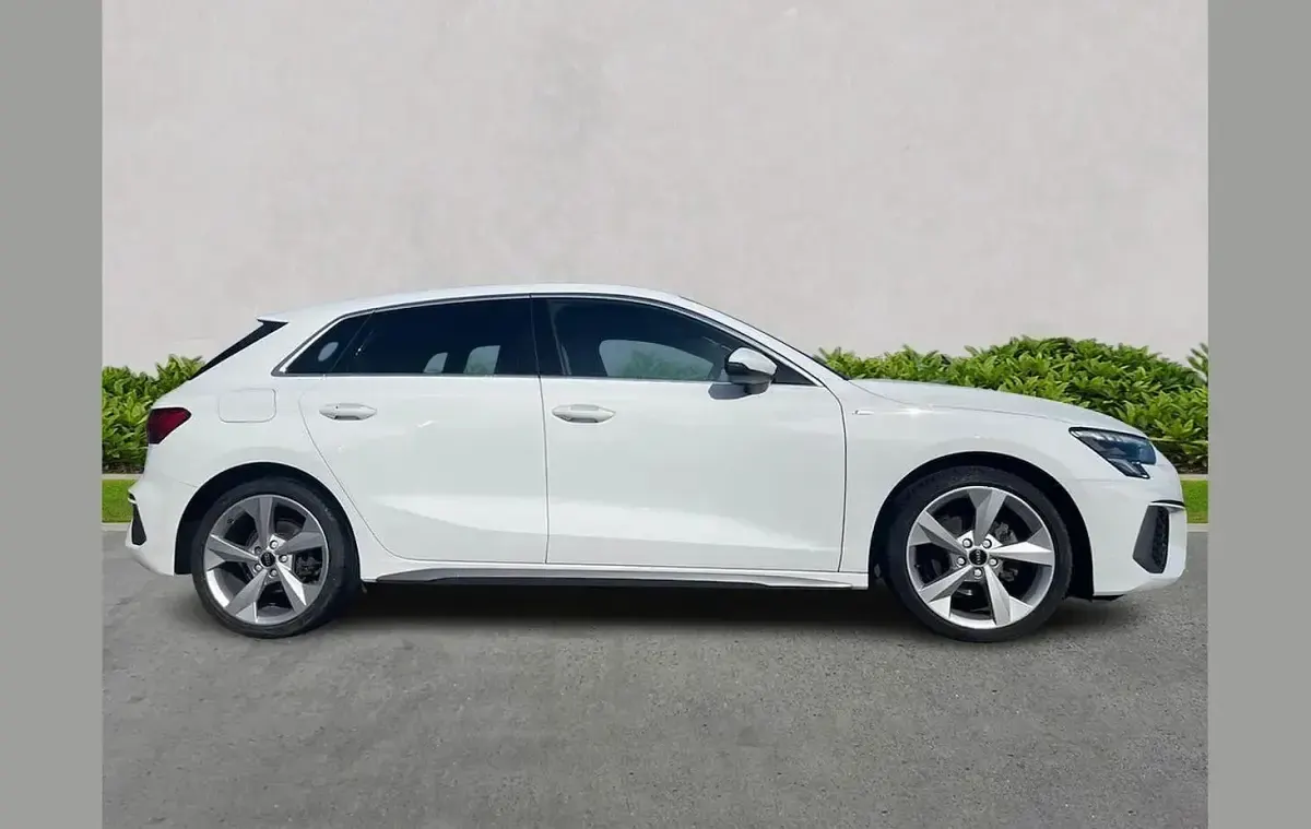 Used Audi A3 S-Line 147 HP (108 kW) 2023 White Sedan