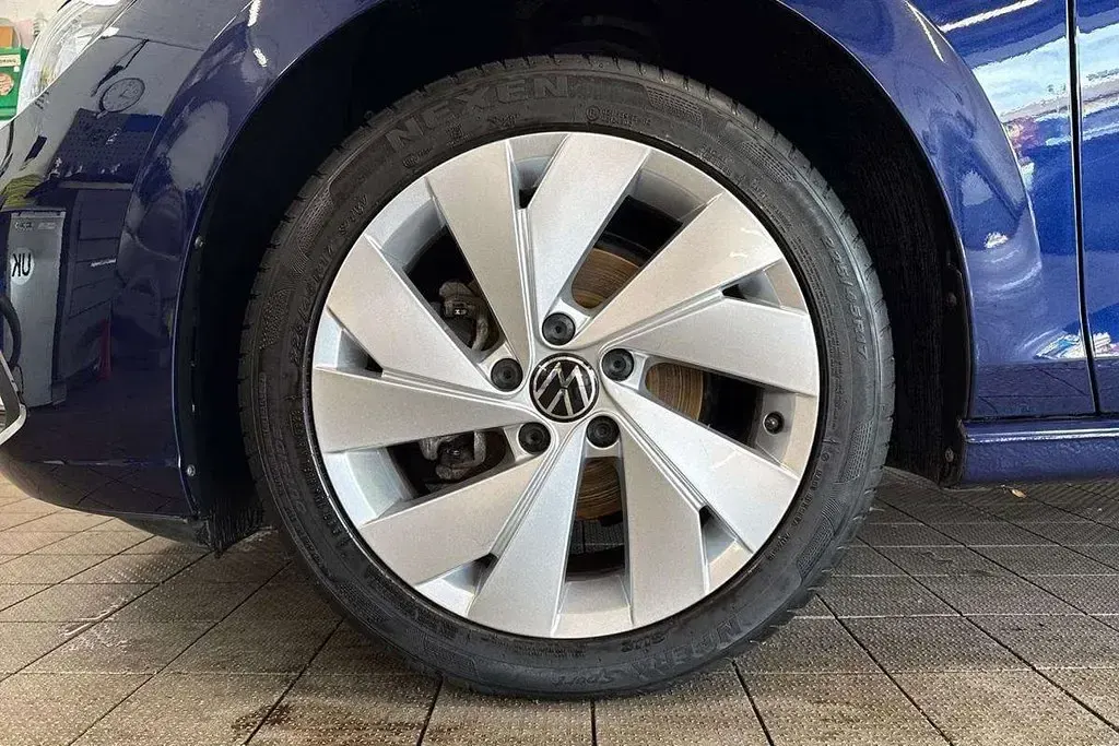 Used VW Golf VIII Style 130 HP (95 kW) 2022 Blue Hatchback