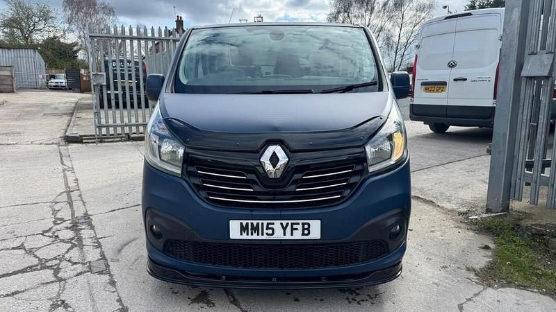Usado Renault Trafic 2015 Prateado Monovolume
