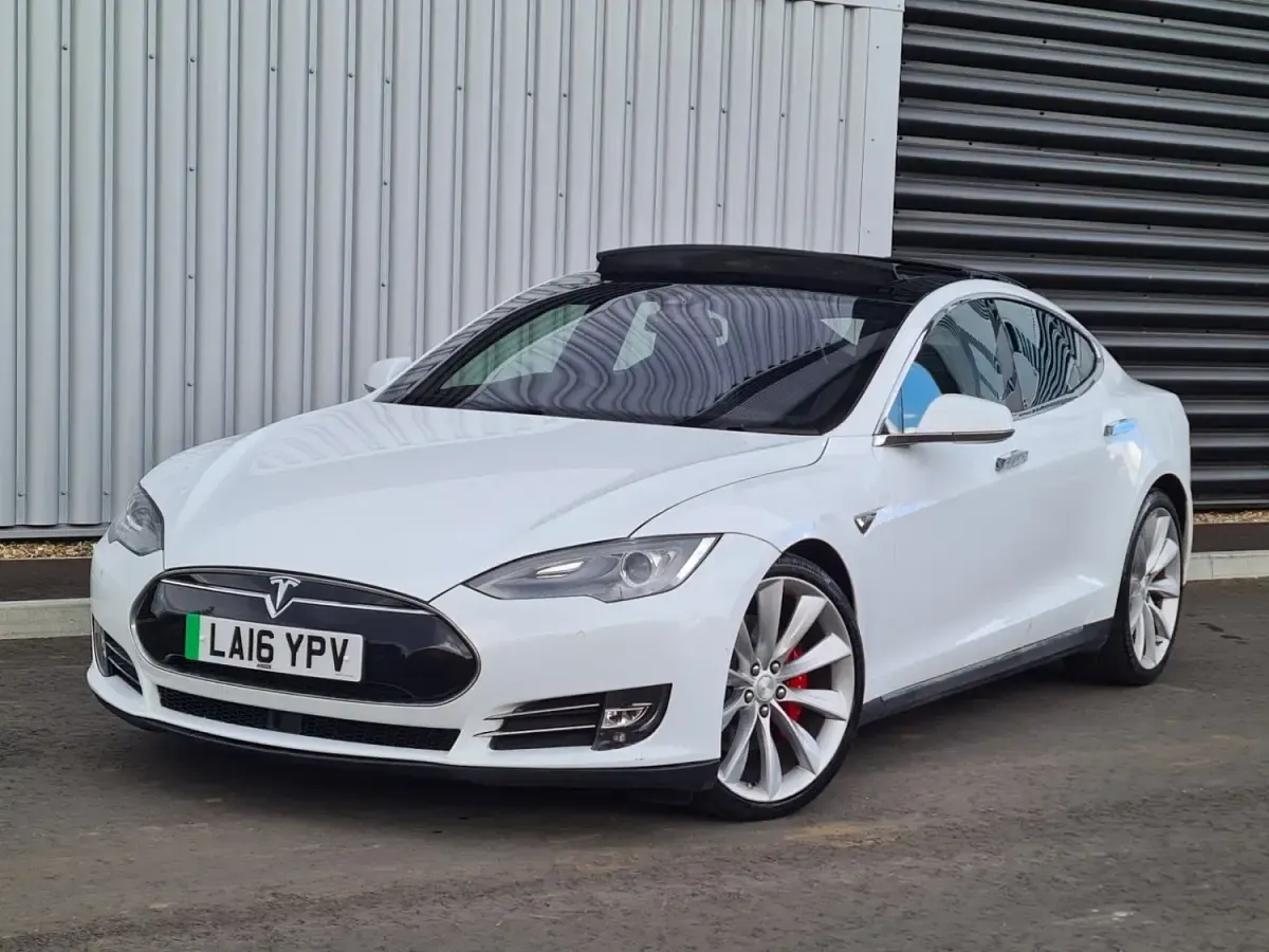 Used Tesla Model S 314 kW (428 HP) 2016 White Hatchback