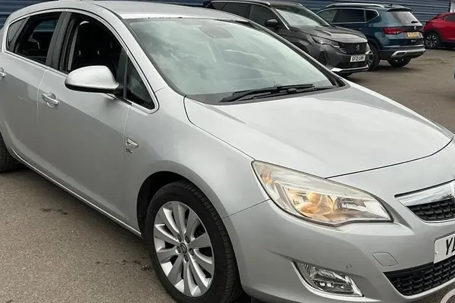 Używany Vauxhall Astra Elite 2011 Srebrny Hatchback