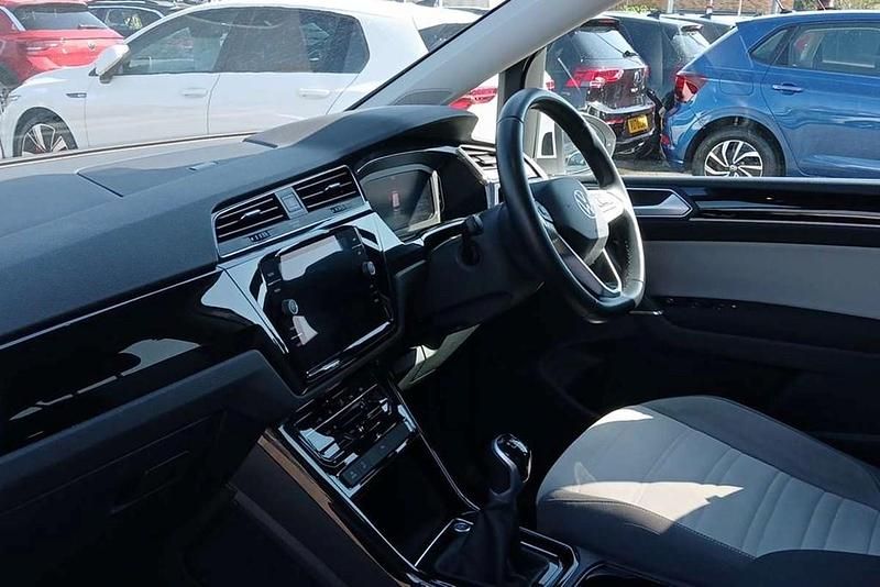 Usado VW Touran SEL 150 HP (110 kW) 2023 Branco Monovolume