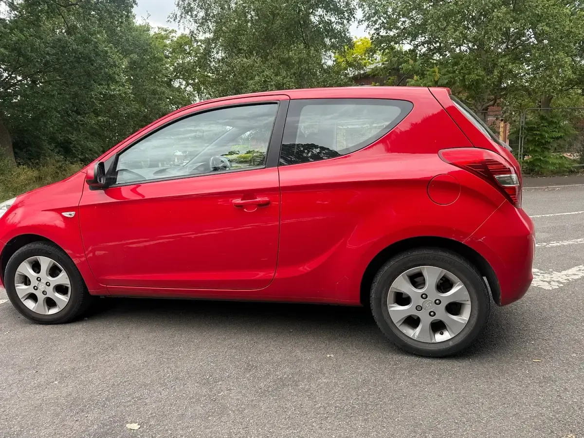 Used Hyundai i20 Edition 78 HP (57 kW) 2011 Red Hatchback