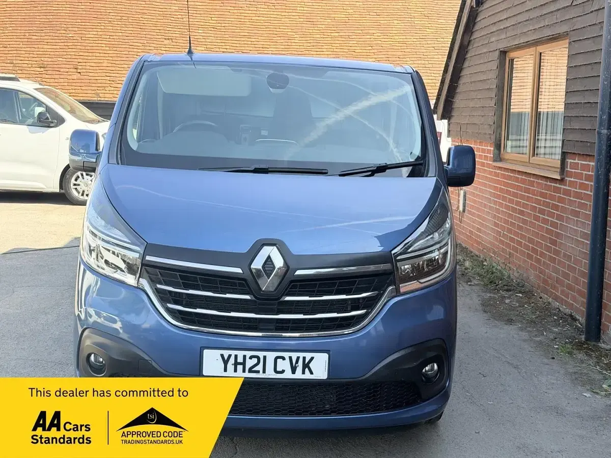 Used Renault Trafic 2021 Blue MPV