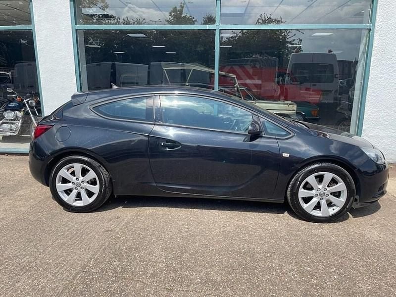 Used Vauxhall Astra GTC Sport 140 HP (102 kW) 2015 Black Coupe