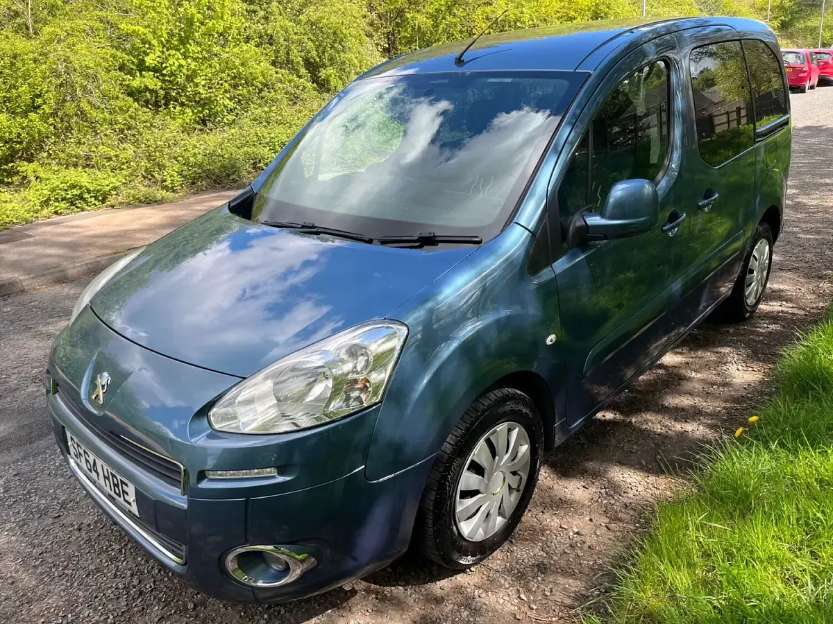 Used Peugeot Partner Tepee S 92 HP (67 kW) 2015 Blue MPV