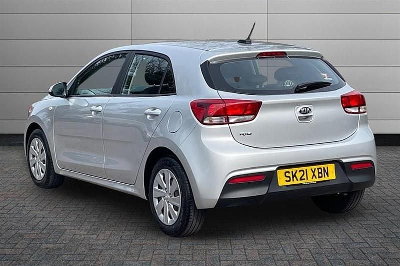 Used Kia Rio 83 HP (61 kW) 2021 Satin silver Hatchback
