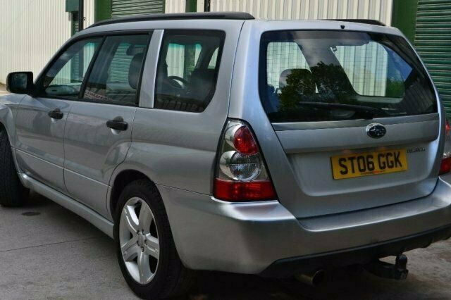 Begagnad Subaru Forester 2006 SUV