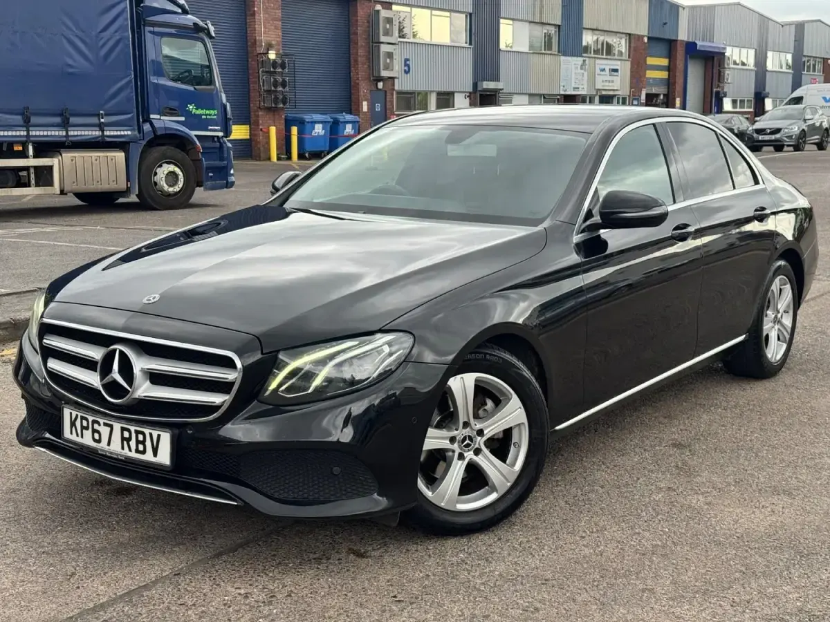 Usado Mercedes E200 SE 2017 Preto Sedan