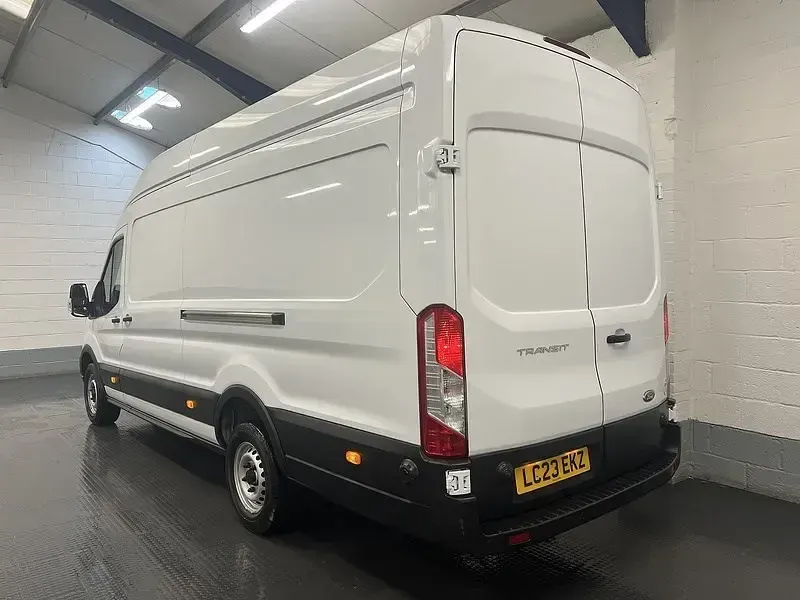 Usado Ford Transit S 130 HP (95 kW) 2023 Branco Van