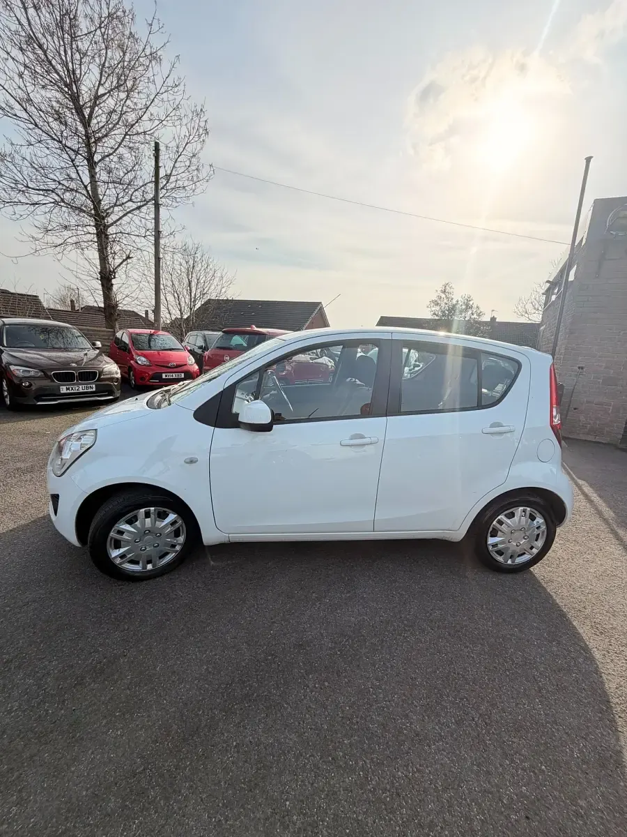 Used Suzuki Splash 94 HP (69 kW) 2014 White Hatchback