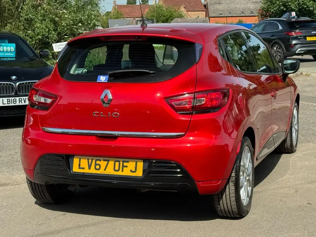 Used Renault Clio IV Dynamique 2017 Red Hatchback