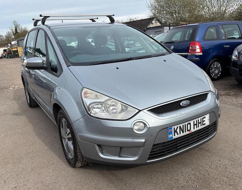 Usado Ford S-MAX Zetec 2010 Prateado Monovolume