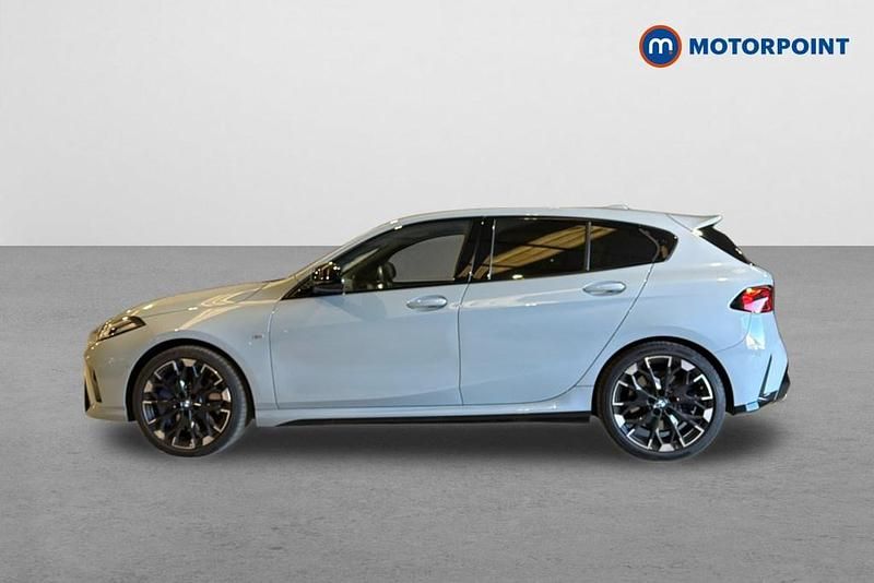 Begagnad BMW M135 300 HK (220 kW) 2025 Grå Halvkombi