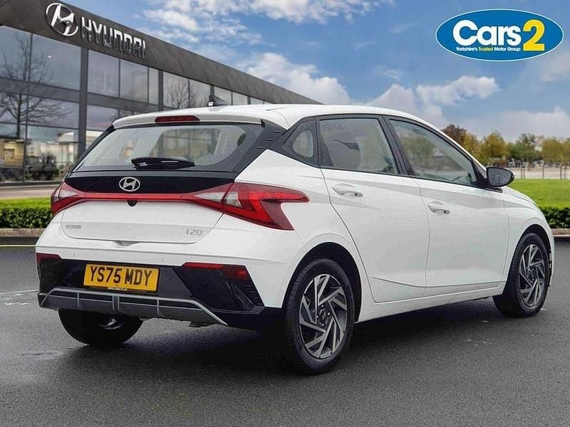 New Hyundai i20 Advanced 99 HP (72 kW) 2025 White Hatchback