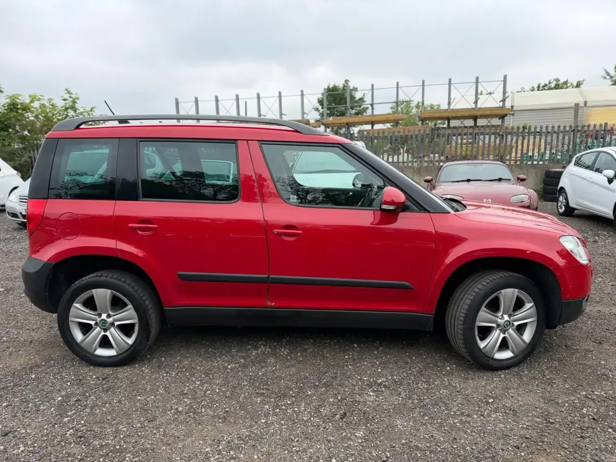 Used Skoda Yeti SE 105 HP (77 kW) 2012 Red SUV