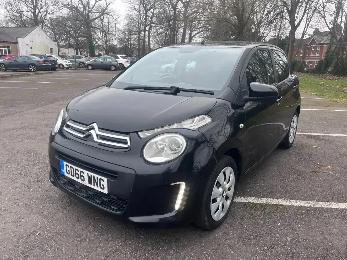Usado Citroën C1 Feel 82 CV (60 kW) 2016 Negro Utilitario
