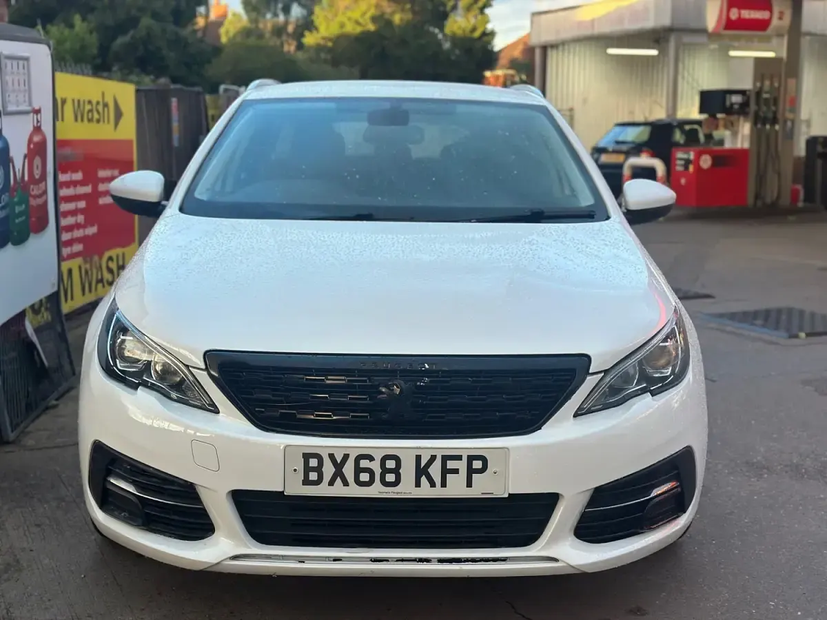 Used Peugeot 308 Active 130 HP (95 kW) 2018 White Estate