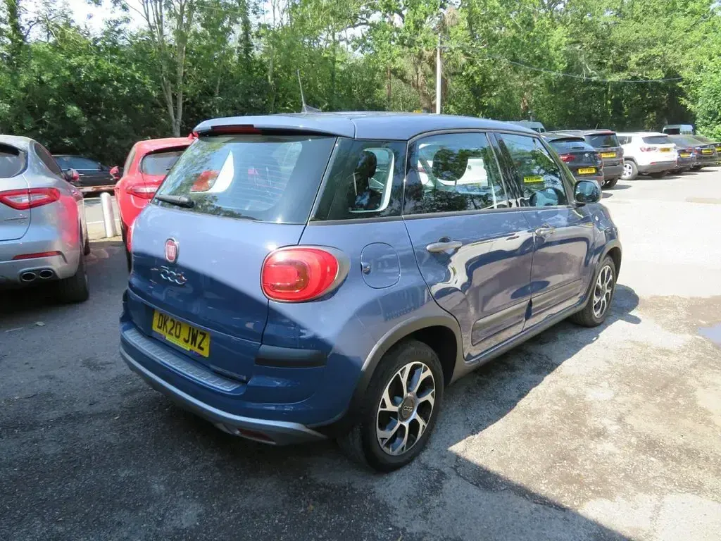 Used Fiat 500L Cross 95 HP (69 kW) 2020 Blue MPV