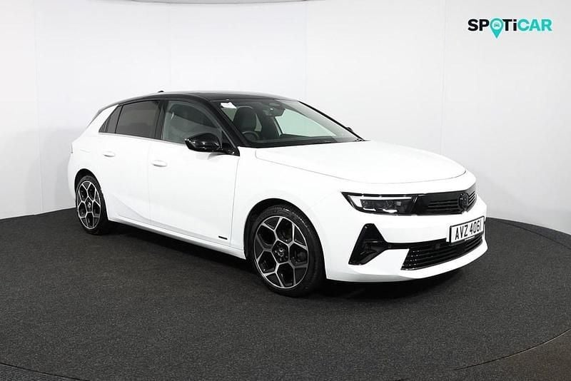 Used Vauxhall Astra Ultimate 131 HP (96 kW) 2022 White Hatchback