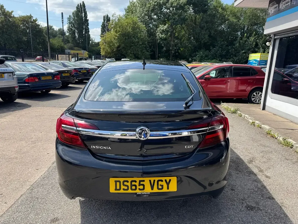 Used Vauxhall Insignia SRi 136 HP (100 kW) 2015 Black Hatchback