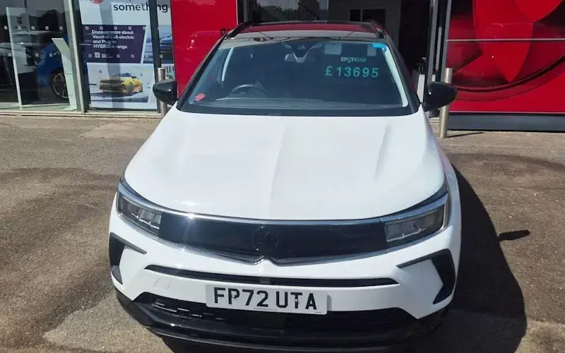 Used Vauxhall Grandland X GS Line 131 HP (96 kW) 2022 White SUV