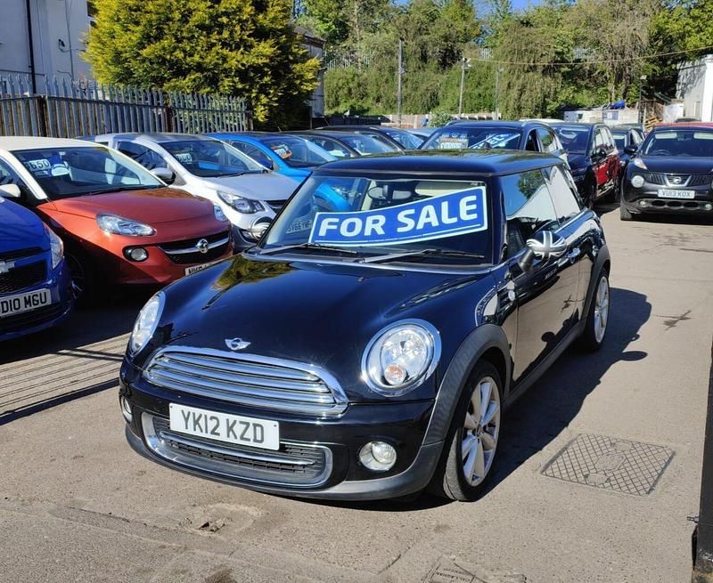 Begagnad Mini Cooper Hatch 2012 Svart Halvkombi